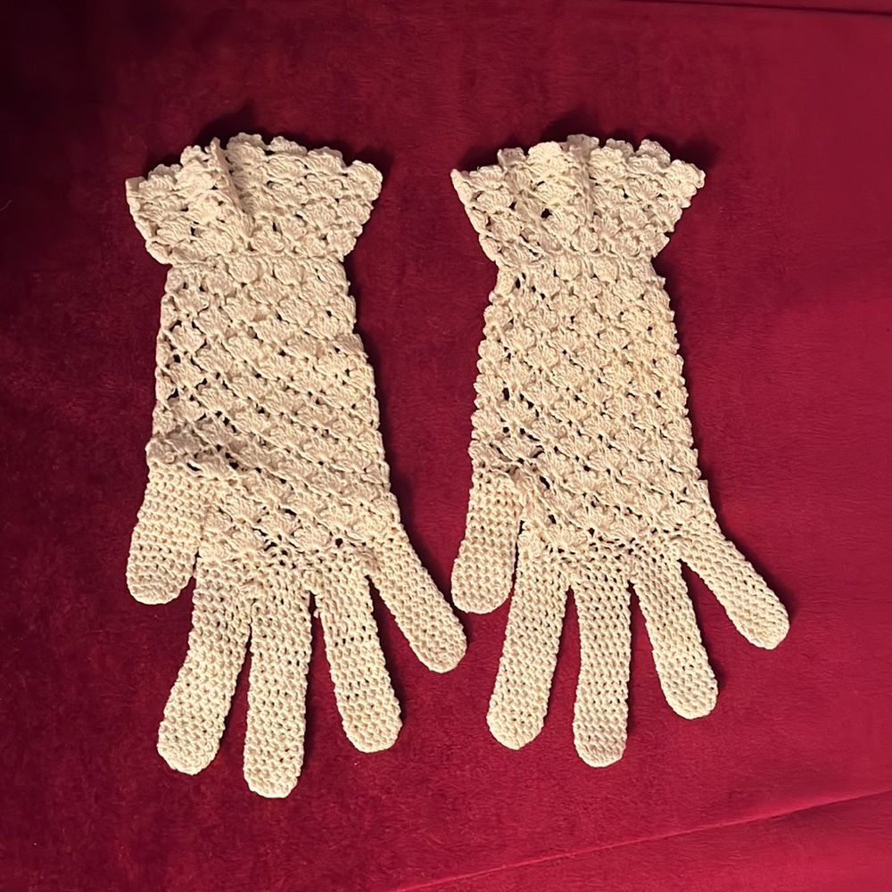Vintage cream lace gloves - Picture 2 of 5